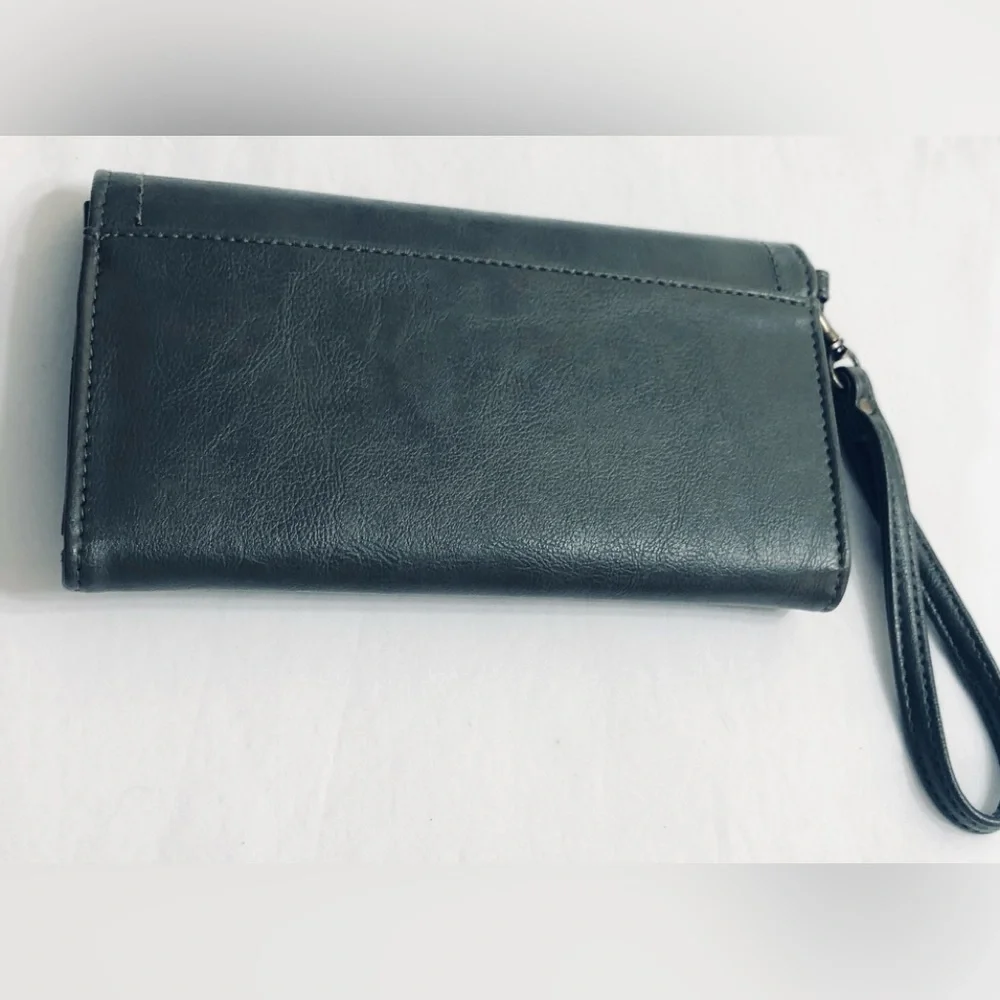 Wristlet cell phone wallet purse green.